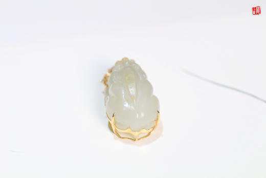 和田玉籽料【貔貅】吊坠   镶嵌 :18k金伴钻 商品图3