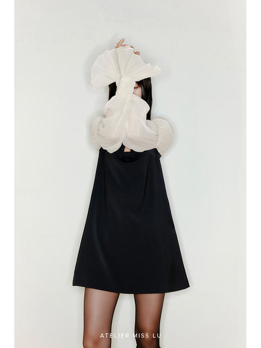 【爱丽丝】爱心蝴蝶结镂空领口泡泡柔纱袖A字宽松连衣裙/22000037 商品图1