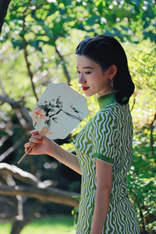 荷言GL旧时闺秀 怀明 复古筒子领+水波纹秋香绿气质日常改良旗袍 商品图3