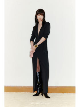 【宙斯】弧形深V薄纱拼接垫肩前开衩长裙/220000010A