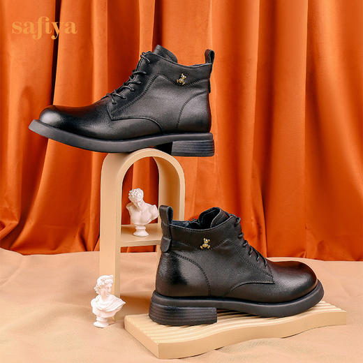 【春节不打烊】Safiya/索菲娅短靴女2022冬季新款学院风奶萌小熊扣饰娃娃圆头瘦瘦靴 SF24116010 商品图5