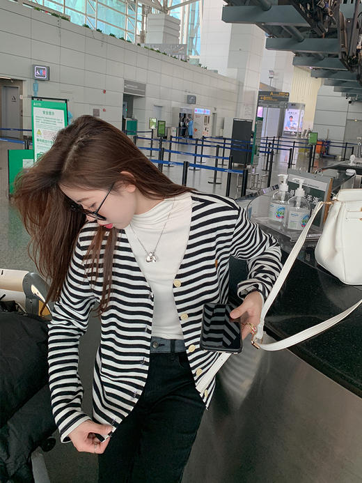 <曾小咸推荐>巨折清仓秒杀，稀有现货24小时发【仅限今日】复古日系宽松外穿v领长袖上衣 商品图5