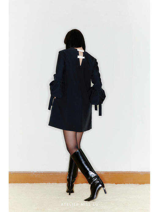 【飞行魔法】飘带开口云朵袖V领宽松连衣裙/22000045 商品图3