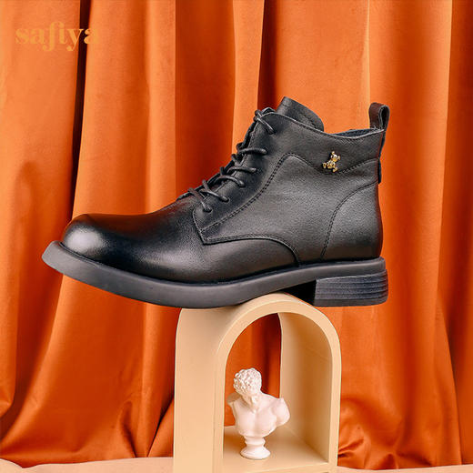 【春节不打烊】Safiya/索菲娅短靴女2022冬季新款学院风奶萌小熊扣饰娃娃圆头瘦瘦靴 SF24116010 商品图0