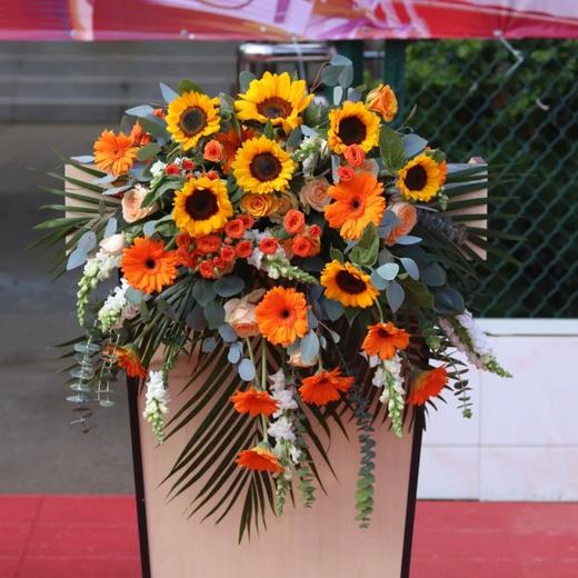 时光-向日葵玫瑰非洲菊混搭讲台插花 商品图0