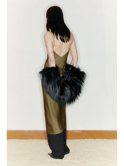 【日光】光泽感露背吊带过膝斜裁连衣裙/22000034B 商品图0