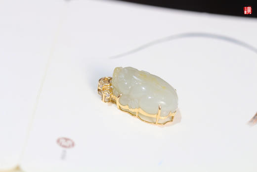 和田玉籽料【貔貅】吊坠   镶嵌 :18k金伴钻 商品图2