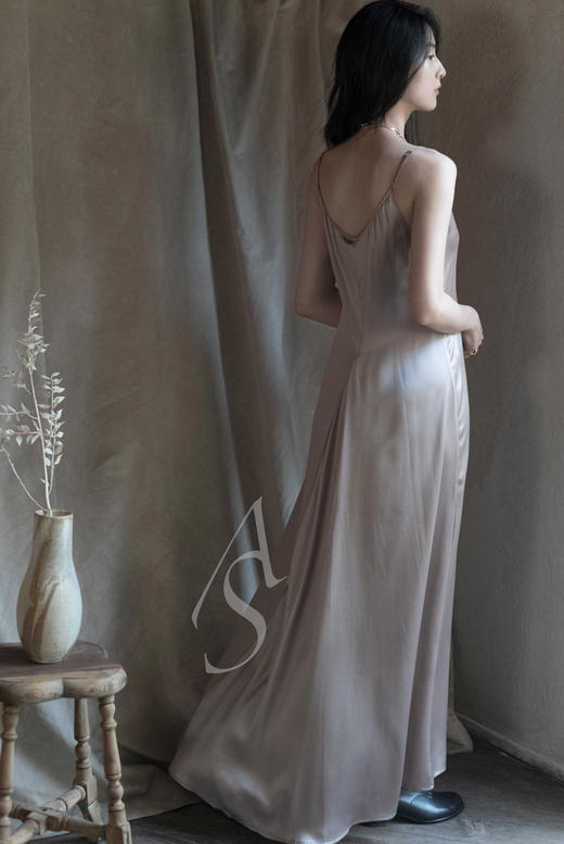 Oude Waag  灰紫色/黑色真丝吊带大摆连衣裙 商品图1