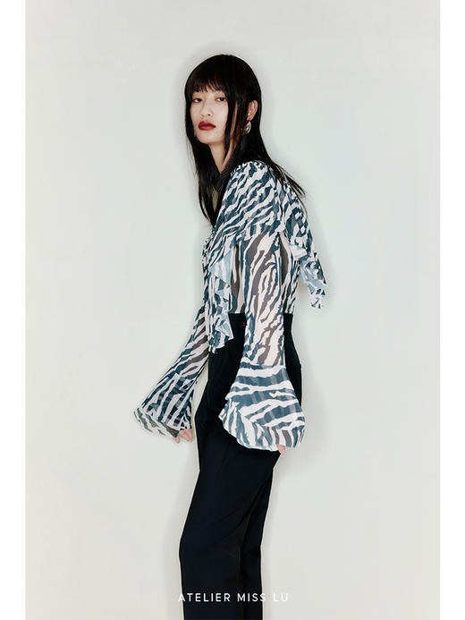 【峡谷波浪】品牌定制峡谷斑马印花百褶V领弹力网纱微透上衣/220033B 商品图2