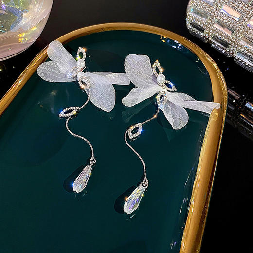 【仙里仙气~度假风耳饰】小仙女气质温柔耳环，女白色气场，蝴蝶布艺花朵耳坠 商品图3