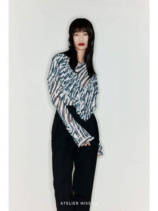 【峡谷波浪】品牌定制峡谷斑马印花百褶V领弹力网纱微透上衣/220033B 商品图3