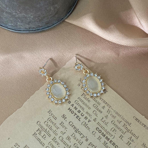 【法式温柔精致耳饰】法式宫廷耳饰，温柔精致镶钻，闪耀椭圆猫眼石耳环/耳夹 商品图0