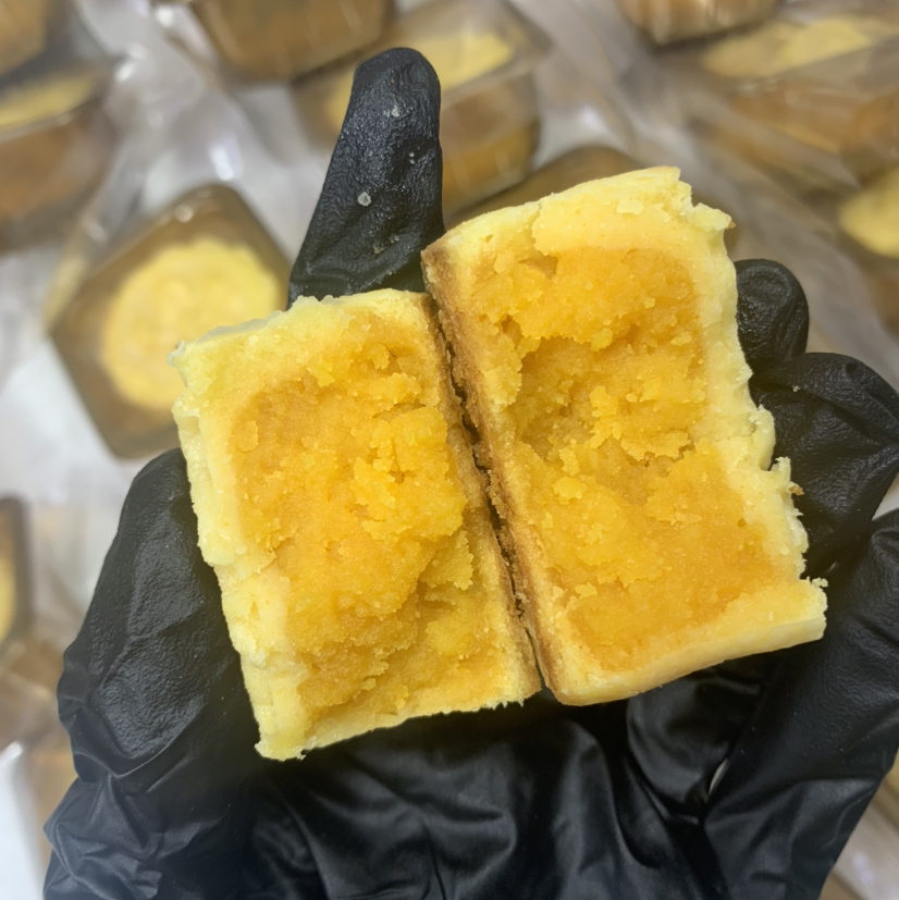 6年镇店之宝奶黄月饼买四送一