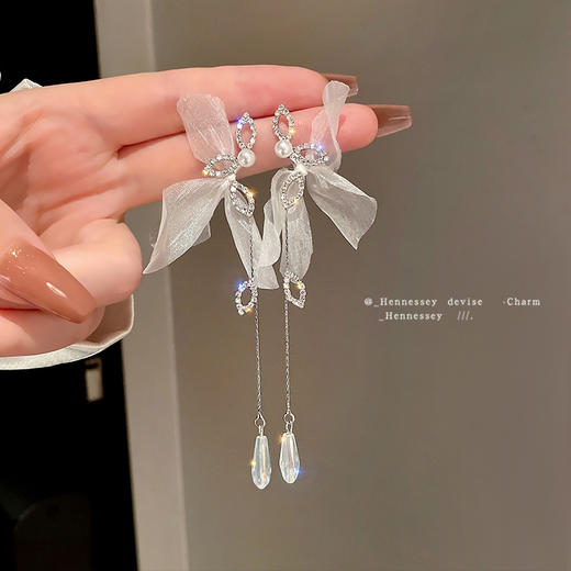 【仙里仙气~度假风耳饰】小仙女气质温柔耳环，女白色气场，蝴蝶布艺花朵耳坠 商品图0