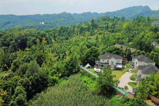 【青城山·407号院】4房/5房/10房美式临溪别墅，儿童游玩（蹦蹦床、秋千等）KTV、投影幕布、坝坝电影、放烟花。邂逅童趣森林的浪漫QCTH 商品图1