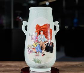 青釉刻花开窗粉彩双耳福桶瓶