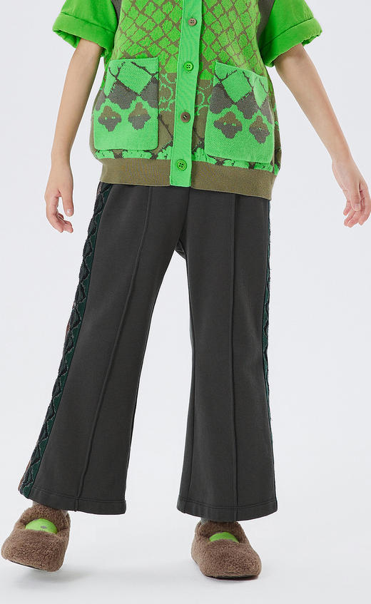 江南布衣童  22年秋款  修身休闲喇叭长裤   1M8E12600 商品图6