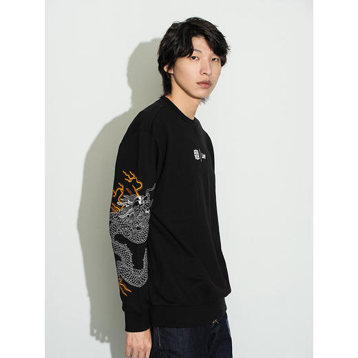 Lee宫廷文化“龙随型动”潮服彭于晏同款22秋冬新品舒适黑男卫衣 商品图3