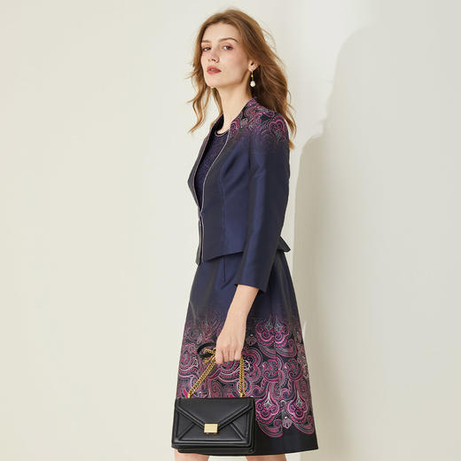 PE8A1瑟俪秋季上新款提花短款修身实穿两件套套装 商品图2