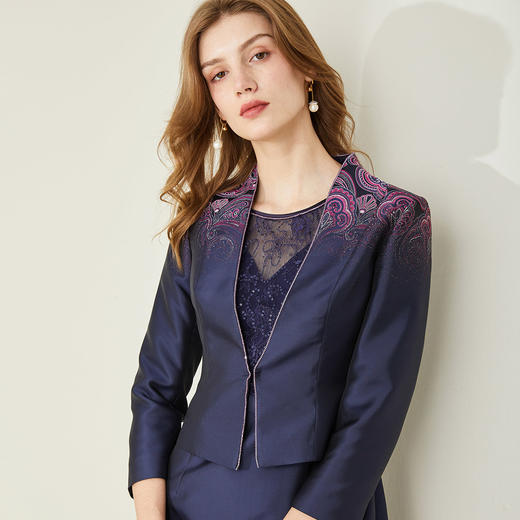 PE8A1瑟俪秋季上新款提花短款修身实穿两件套套装 商品图0