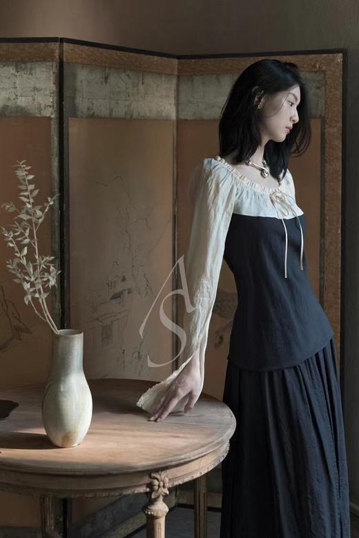 Phaedo  朱粉/黑拼浅金拼色抽褶领系带上衣 商品图1