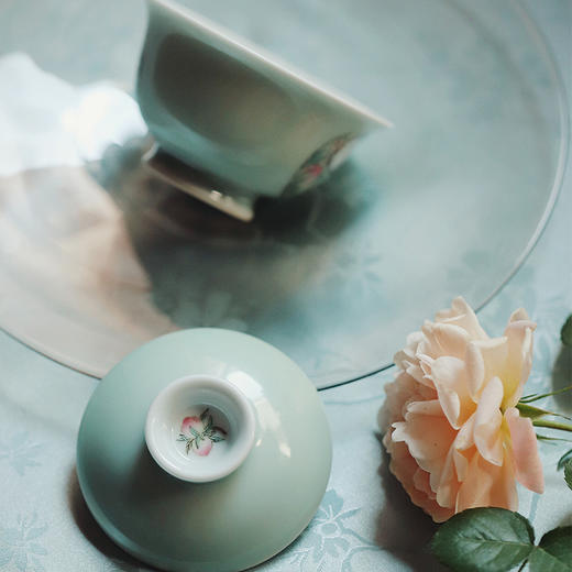 景德镇忘言造物 林卧桃实茶碗粉彩单色釉手绘手工陶瓷盖碗100ml 商品图2