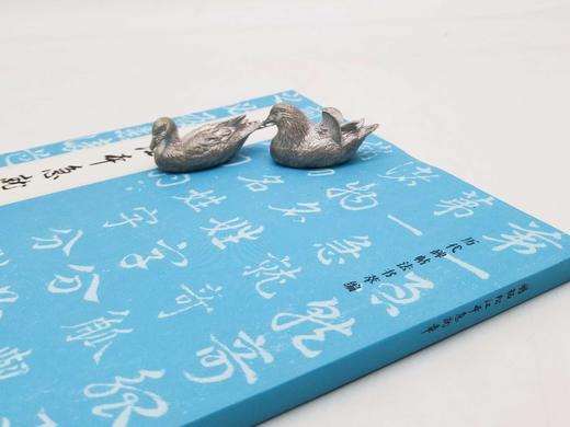 《明拓松江本急就章（启功藏本），16开平装，启功先生旧藏，文物出版社2022年版，定价85，售价50元。非偏远地区包邮。

《急就章》是研究古代章草的重要资料，传为三国吴皇象所书，有摹本流传。宋叶梦得 商品图2