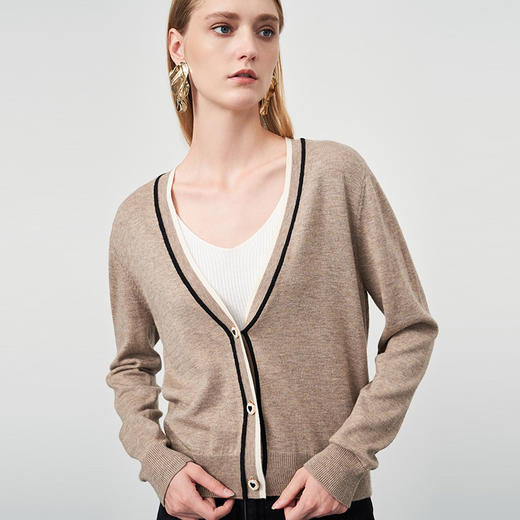 EITIE爱特爱冬季新款V领女显瘦修身毛衣开衫针织衫6801506 商品图2