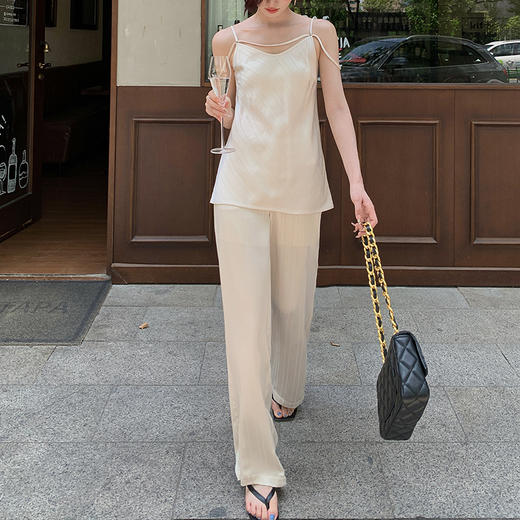 BeQueenStory【玉晚香】简约高JI感吊带阔腿裤套装 商品图4