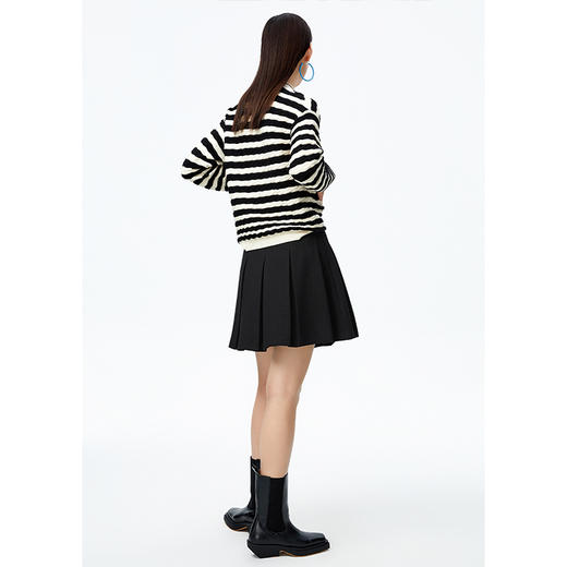 NEELLY纳俪商场同款百褶裙女2022秋季高腰A字裙对称盘扣百搭短裙N22083E01111 商品图4