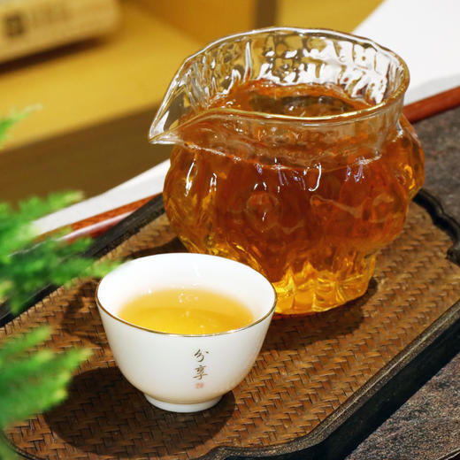 【普洱银奖】鑫蕊达 冰岛金砖 普洱古树生茶 珍藏品 500g/砖 礼盒装 商品图5