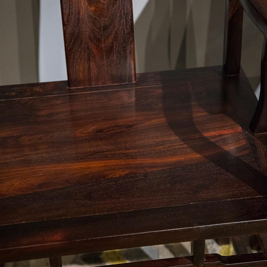 二十世纪 紫檀螭龙纹方材南官帽椅成套（两椅一几） 商品图2