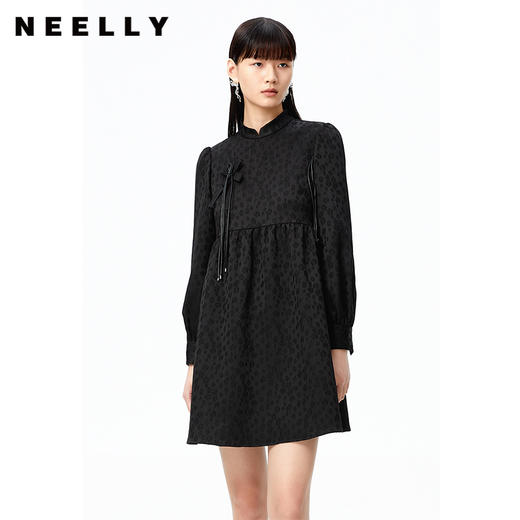 NEELLY纳俪商场同款立领连衣裙女提花刺绣大摆娃娃裙黑色中长款秋N22083Y01117 商品图2