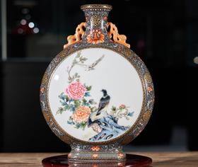 粉彩花鸟抱月瓶
