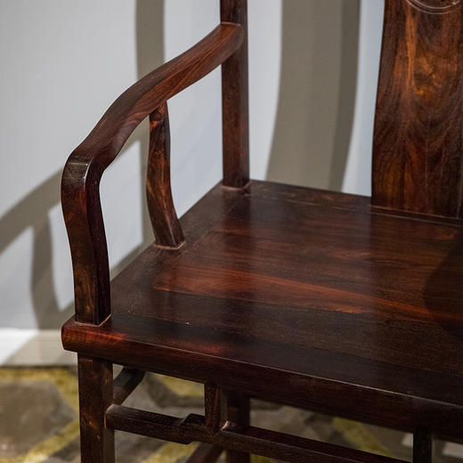 二十世纪 紫檀螭龙纹方材南官帽椅成套（两椅一几） 商品图3