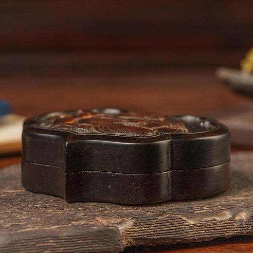 清 红木嵌竹雕弥勒佛如意形盖盒 商品图1