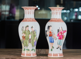 粉彩人物鱼尾瓶