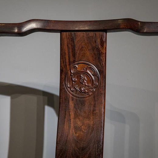 二十世纪 紫檀螭龙纹方材南官帽椅成套（两椅一几） 商品图1