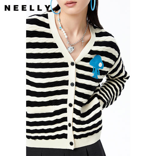 NEELLY纳俪商场同款气质V领条纹针织衫女单排扣毛衣开衫休闲上衣N22083A01100 商品图3