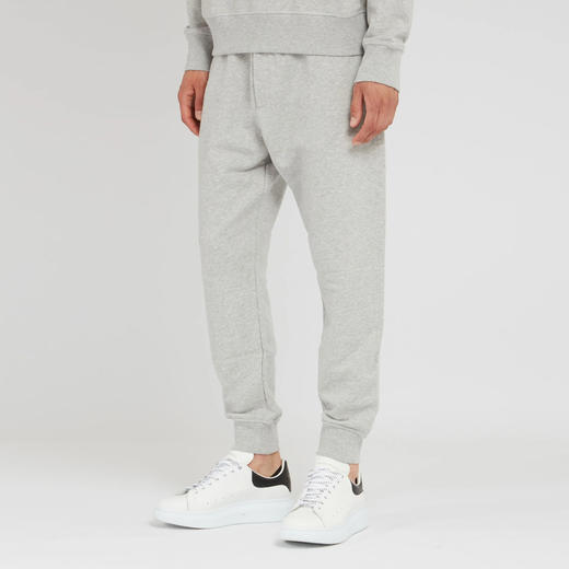 ALEXANDER MCQUEEN 亚历山大.麦昆 男士弹力棉质字母徽标印花休闲运动裤 浅灰色 711088 QTZ43 0902 商品图1