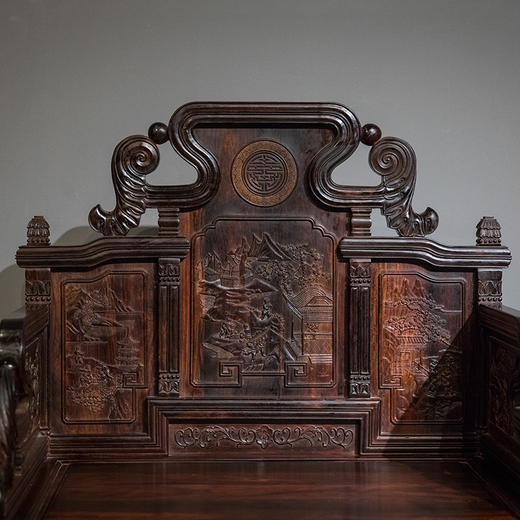 二十世纪 紫檀满雕西洋式宝座成套（两椅一几） 商品图1