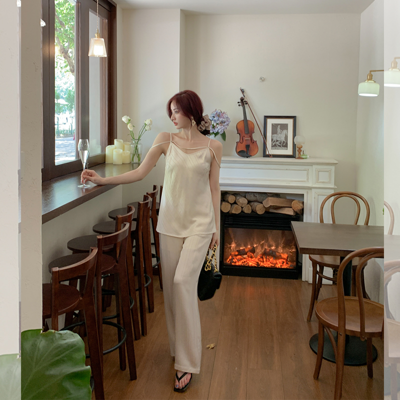 BeQueenStory【玉晚香】简约高JI感吊带阔腿裤套装