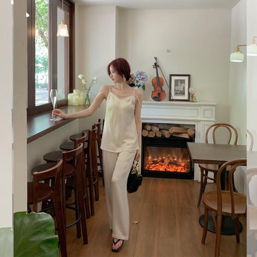 BeQueenStory【玉晚香】简约高JI感吊带阔腿裤套装 商品图0