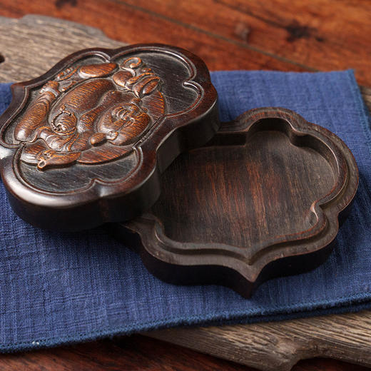 清 红木嵌竹雕弥勒佛如意形盖盒 商品图3