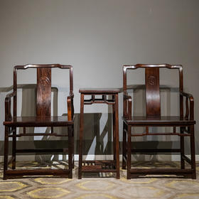 二十世纪 紫檀螭龙纹方材南官帽椅成套（两椅一几）