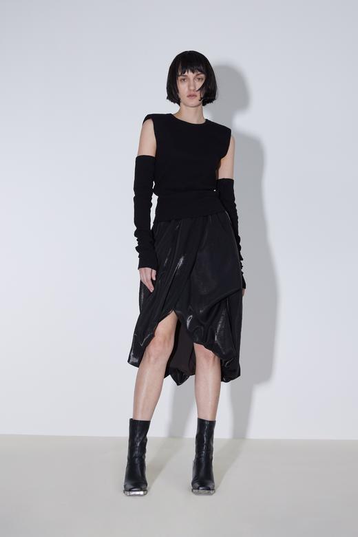 袖套款宽肩掐腰短款连衣裙 商品图1