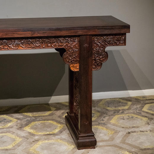 二十世纪 紫檀夹头榫雕西番莲纹平头案 商品图1