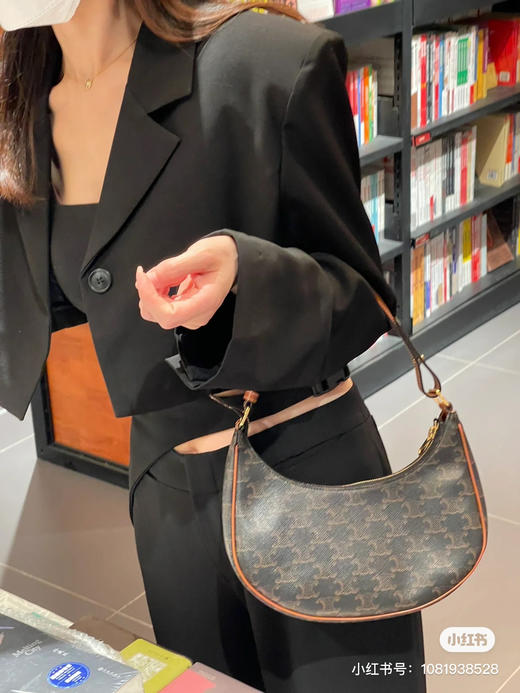 Celine原厂皮Ava腋下包（限时特价） 商品图0