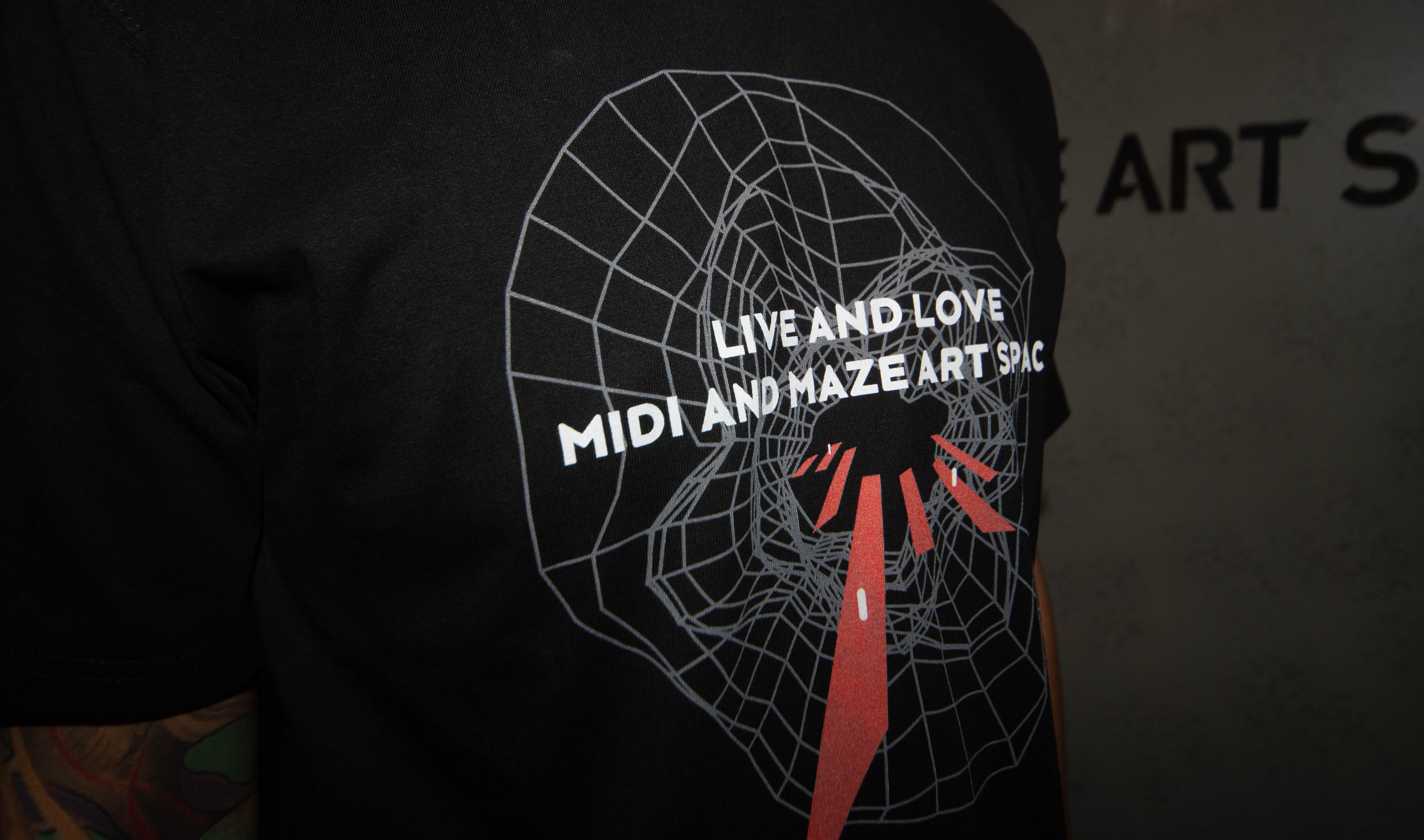 迷笛x迷宫“LIVE AND LOVE”主题联名T恤