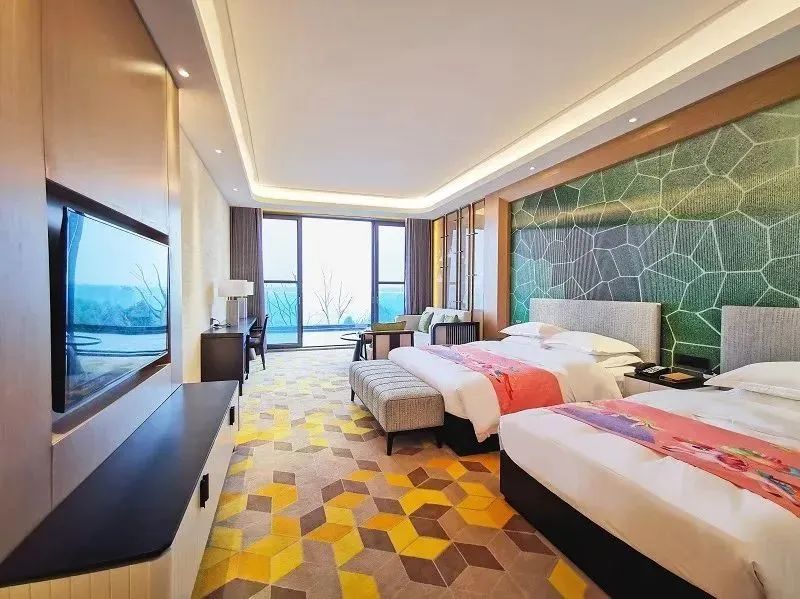 【洪雅锦江青杠坪·茶客空间】周末不加价！
一山一宿，网红茶海秘境🍃
距瓦屋山景区自驾1.5h